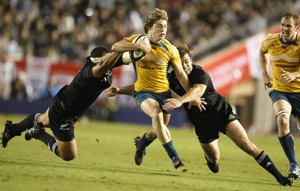Australia's James O'Connor, center, tries to break through the tackle of New Zealand All Blacks during the Bledisloe Cup rugby test at the National Olympic Stadium in Tokyo, Saturday, Oct. 31, 2009.  All Blacks won the test, 32-19.  (AP Photo/Shuji Kajiyama)